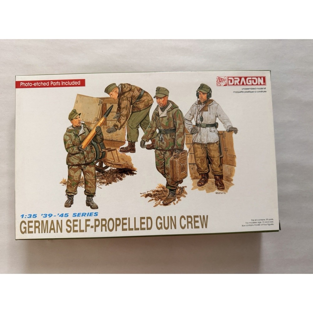 Dragon 6016 German Self-Propelled Gun Crew 1:35 Scale Model Kit Open Box
